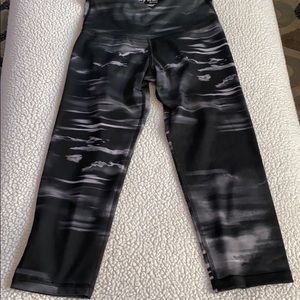 Old navy workout capris size small